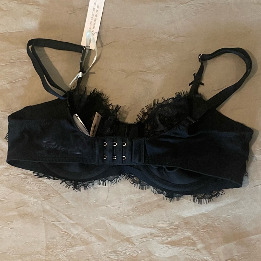 Victoria's Secret Elegant Black Bra - Picture 10 of 10